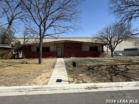 606 Elkhorn Dr in San Antonio, TX - Building Photo
