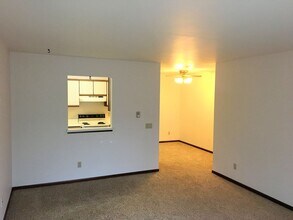 West Side 1 Bedroom Apartments! in Madison, WI - Building Photo - Interior Photo