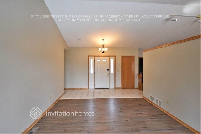 21020 Floral Bay Dr N in Forest Lake, MN - Building Photo - Building Photo