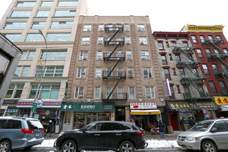 209 Grand St in New York, NY - Building Photo - Building Photo