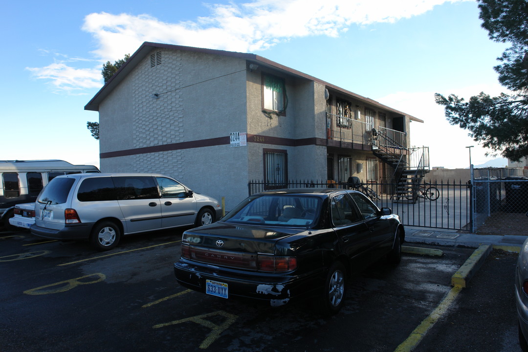 Arroyo Apartments in North Las Vegas, NV - Building Photo