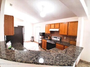 4550 Bellaluna Dr in West Melbourne, FL - Building Photo - Building Photo