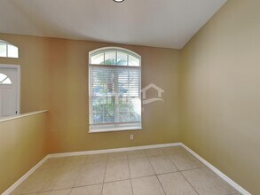 5869 NW Leghorn Ave in Port St. Lucie, FL - Foto de edificio - Building Photo