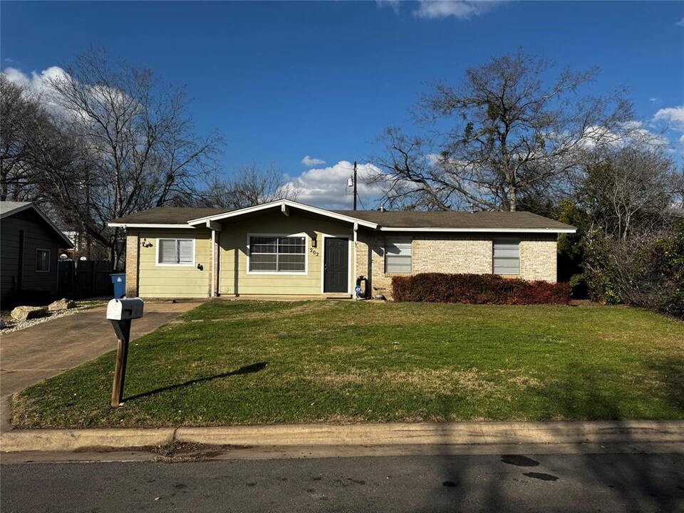 202 Chippendale Ave in Austin, TX - Building Photo