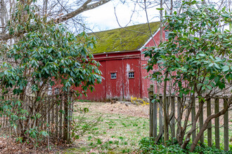 8 Southbury Rd in Roxbury, CT - Foto de edificio - Building Photo