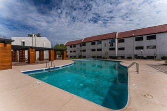 MadEry Apartments in Tempe, AZ - Foto de edificio - Building Photo