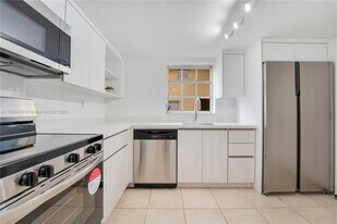 8500 SW 109th Ave in Miami, FL - Building Photo