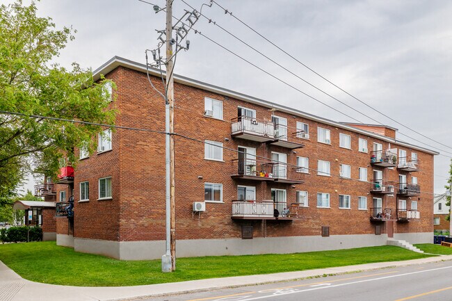 Le Mirador in Laval, QC - Building Photo - Building Photo