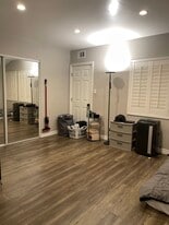 511 S Baker St in Anaheim, CA - Building Photo