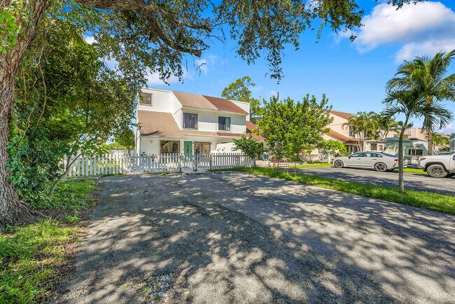 9056 Green Meadows Way in Palm Beach Gardens, FL - Building Photo - Building Photo