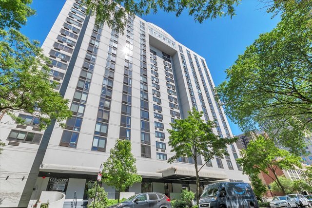 property at 1221 N Dearborn St