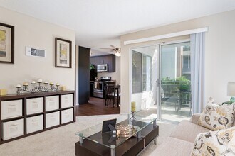 Navajo Bluffs in San Diego, CA - Building Photo - Building Photo