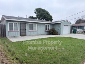 1601 Walton St in Oceanside, CA - Building Photo