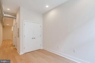 1305 Locust St in Philadelphia, PA - Building Photo - Building Photo