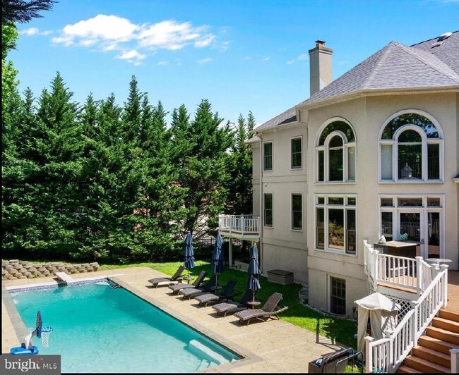 property at 1445 Mayhurst Blvd