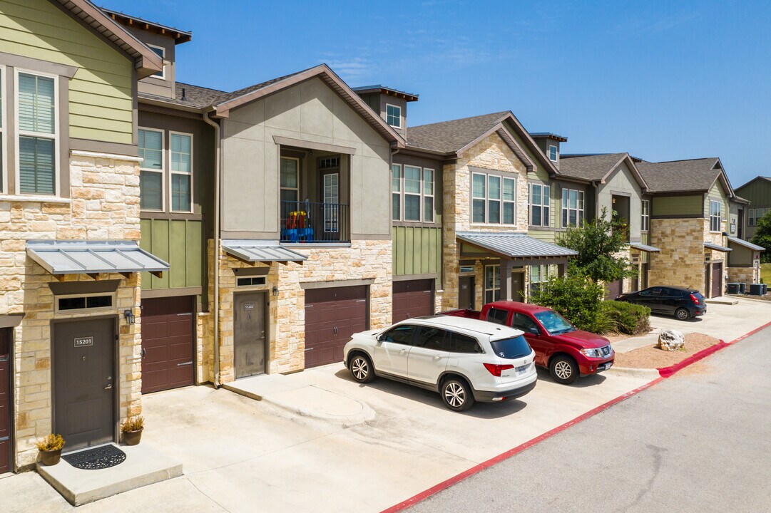 Overlook at Stone Oak Park Apartments in San Antonio, TX - Building Photo