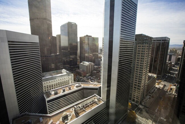 The Apartments at Denver Place in Denver, CO - Foto de edificio - Building Photo