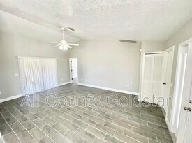 19468 Edgewater Dr in Port Charlotte, FL - Building Photo