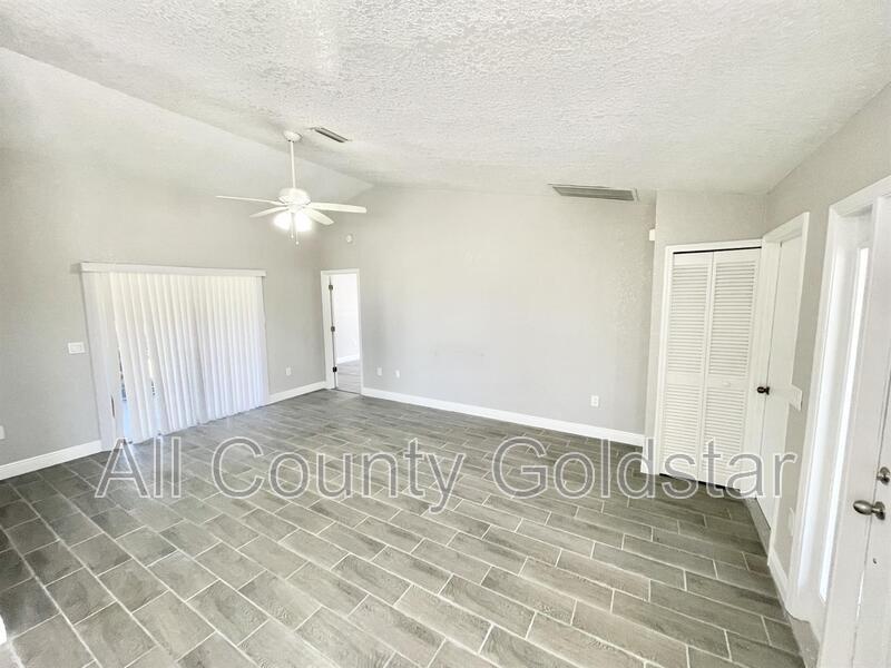 19468 Edgewater Dr in Port Charlotte, FL - Building Photo