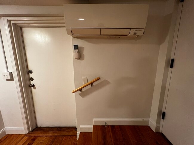 22 High St, Unit 11 in Medford, MA - Building Photo - Building Photo