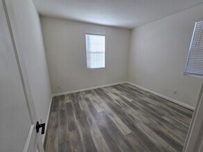 220 W Via Rua Flores in Ontario, CA - Building Photo - Building Photo