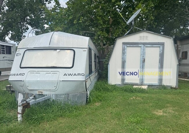 property at 9831 TX-106 Loop