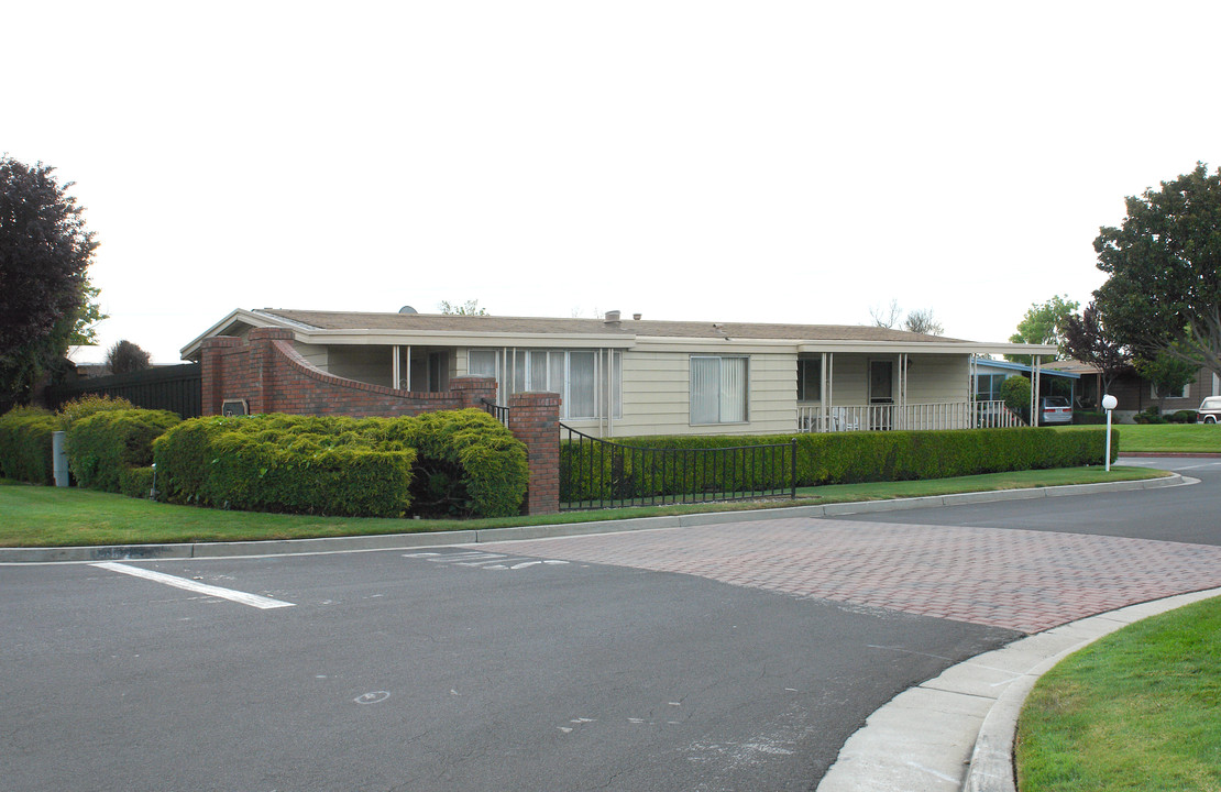 Fox Hollow in Sunnyvale, CA - Building Photo