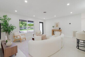 4330 NE 13th Ave in Oakland Park, FL - Building Photo - Building Photo