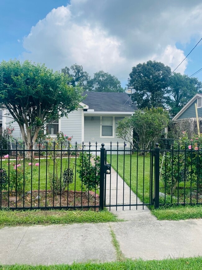 property at 2210 Earl St