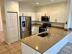1113 Tupelo Way in Weston, FL - Building Photo - Building Photo