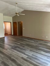 1124 Old Crows Way in Springfield, IL - Foto de edificio - Building Photo