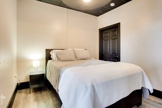 130 N 5th St, Unit 1 in Quincy, IL - Building Photo - Building Photo