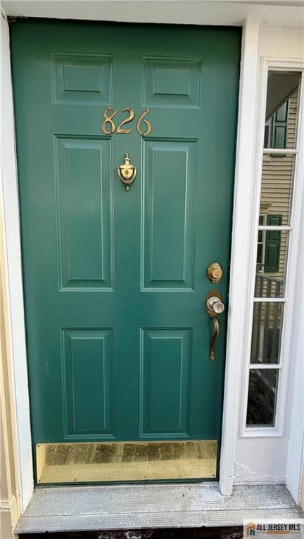 property at 826 Magnolia Ln