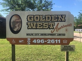 709 Witt St in Wolfe City, TX - Building Photo