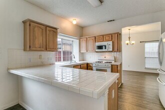 200 Summer Moon Ct in Irving, TX - Building Photo - Building Photo