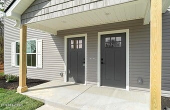 1623 Francis Rd in Knoxville, TN - Foto de edificio - Building Photo