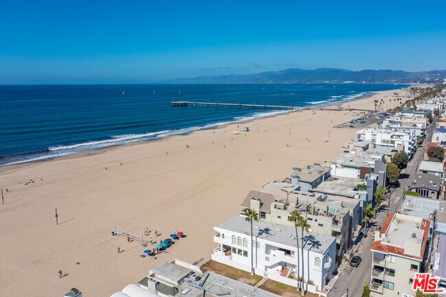 2707 Ocean Front Walk in Los Angeles, CA - Building Photo - Building Photo