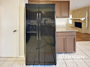 6801 Castile De Oro in San Antonio, TX - Building Photo - Building Photo