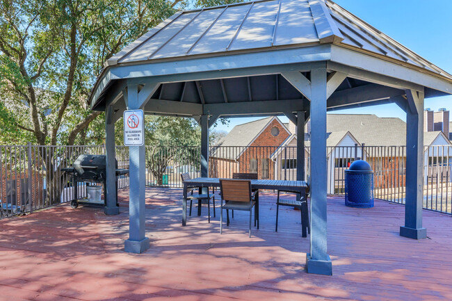 Cielo Apartments in San Antonio, TX - Building Photo - Building Photo