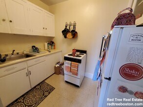 31 Herrick Rd, Unit 4A in Newton, MA - Foto de edificio - Building Photo