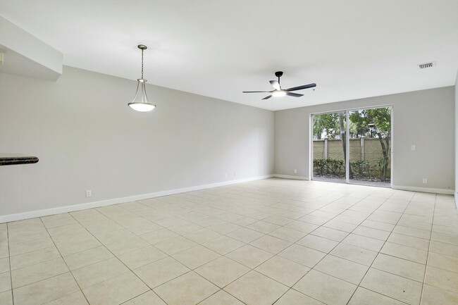 411 Bayfront Dr in Boynton Beach, FL - Building Photo - Building Photo