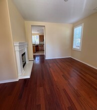 26019 Brinton Plz in Santa Clarita, CA - Foto de edificio - Building Photo