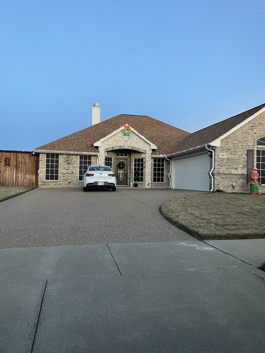 404 Locksley Ct in Saginaw, TX - Building Photo