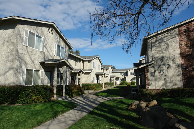 Legacy Townhomes in Chico, CA - Building Photo - Building Photo