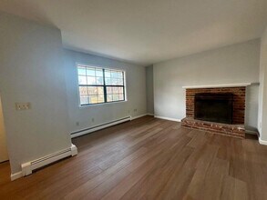 7 Homestead Ln in Brookfield, CT - Foto de edificio - Building Photo