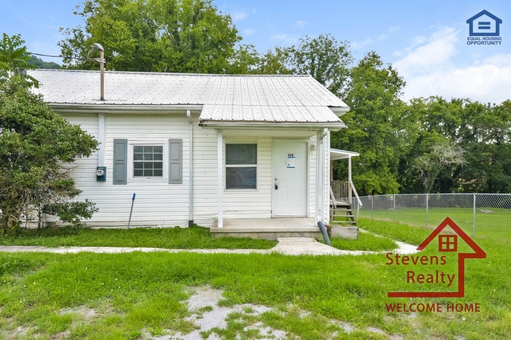 109 Cassetty Ln in Gainesboro, TN - Building Photo