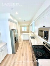 5512 Brinef Dr in Sacramento, CA - Building Photo - Building Photo