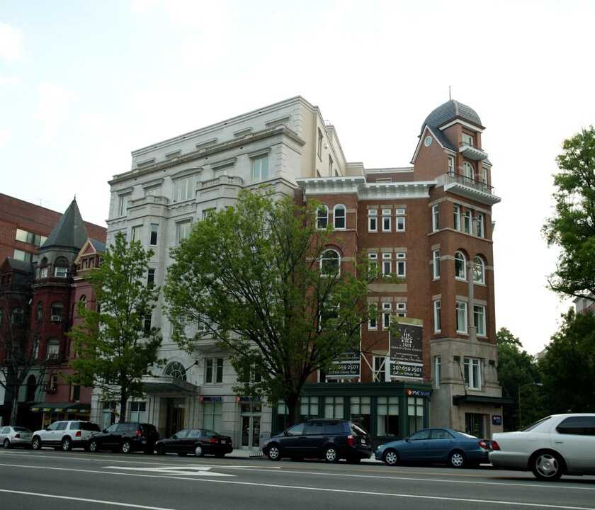 2501 Pennsylvania Ave NW in Washington, DC - Foto de edificio