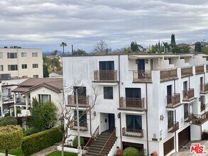 1097 S Bedford Dr in Los Angeles, CA - Building Photo - Building Photo