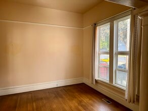 1231 E 19th St, Unit E. 19th St. in Oakland, CA - Building Photo - Building Photo